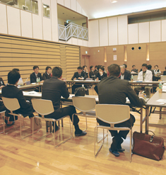 自治基本条例の策定に向けて意見交換をしました